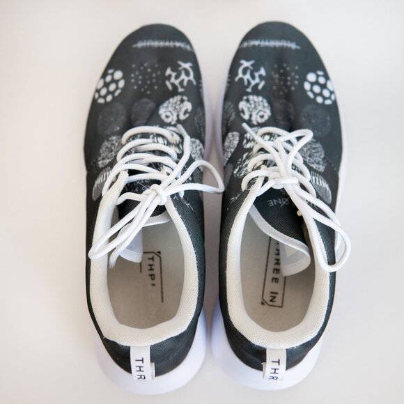 Black and White Blurryface Tennis Shoes - Size 9 - Picture 3 of 5
